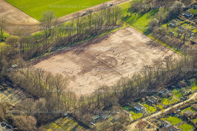 Gelsenkirchen230211403 | Luftbild, Sportanlage Trinenkamp, Sportplatz Ascheplatz und Fußballspieler, Bismarck, Gelsenkirchen, Ruhrgebiet, Nordrhein-Westfalen, Deutschland