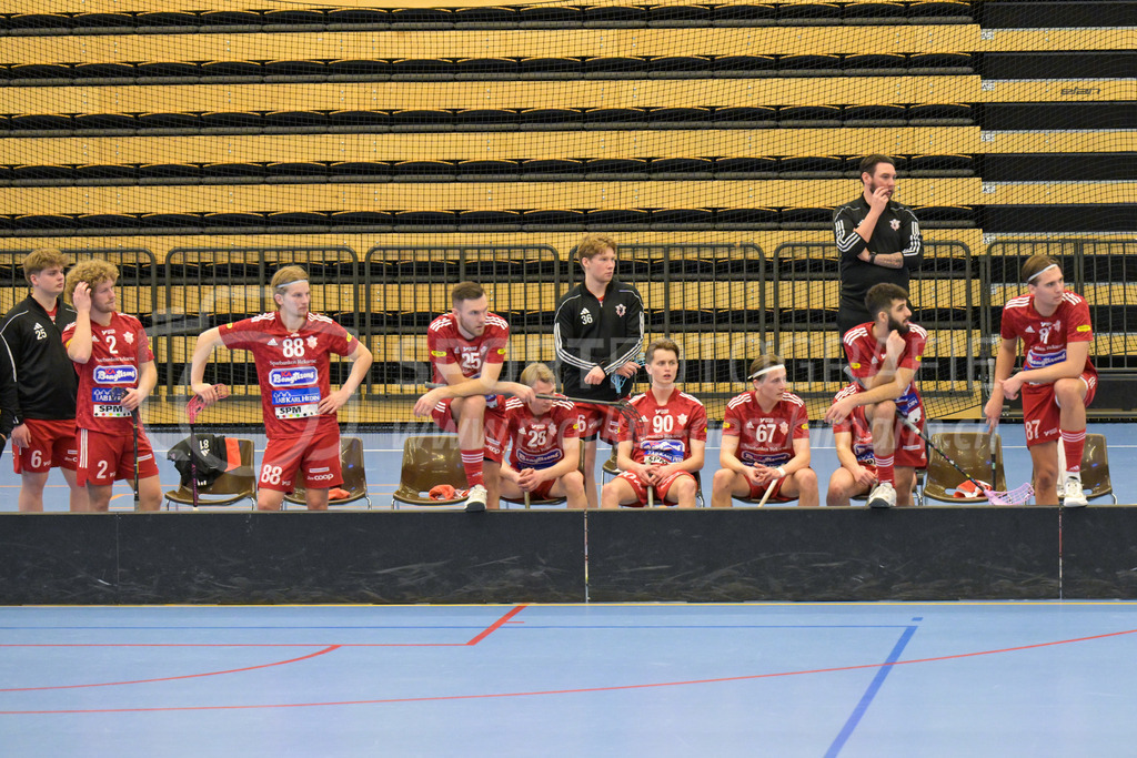 Lillan IBK vs Strängnäs IBK - 17. März 2024 | Lillan IBK vs Strängnäs IBK
Idrottshuset Örebro, Arenahallen, Örebro
Lukas Bemström (#2 Strängnäs IBK), Casper Nilsson (#88 Strängnäs IBK), Oliver Söderman (#25 Strängnäs IBK), Anton Walfridson (#28 Strängnäs IBK), Harry Karlsson (#36 Strängnäs IBK), Anton Wettergren (#90 Strängnäs IBK), Sebastian Kämpe (#67 Strängnäs IBK), Johan Jönsson (Head Coach Strängnäs IBK), Ahmad Dakhallah (#8 Strängnäs IBK) and Viktor Seth (#87 Strängnäs IBK).
Bild: Sportfotografie Markus Aeschimann | www.markus-aeschimann.ch - Realisiert mit Pictrs.com