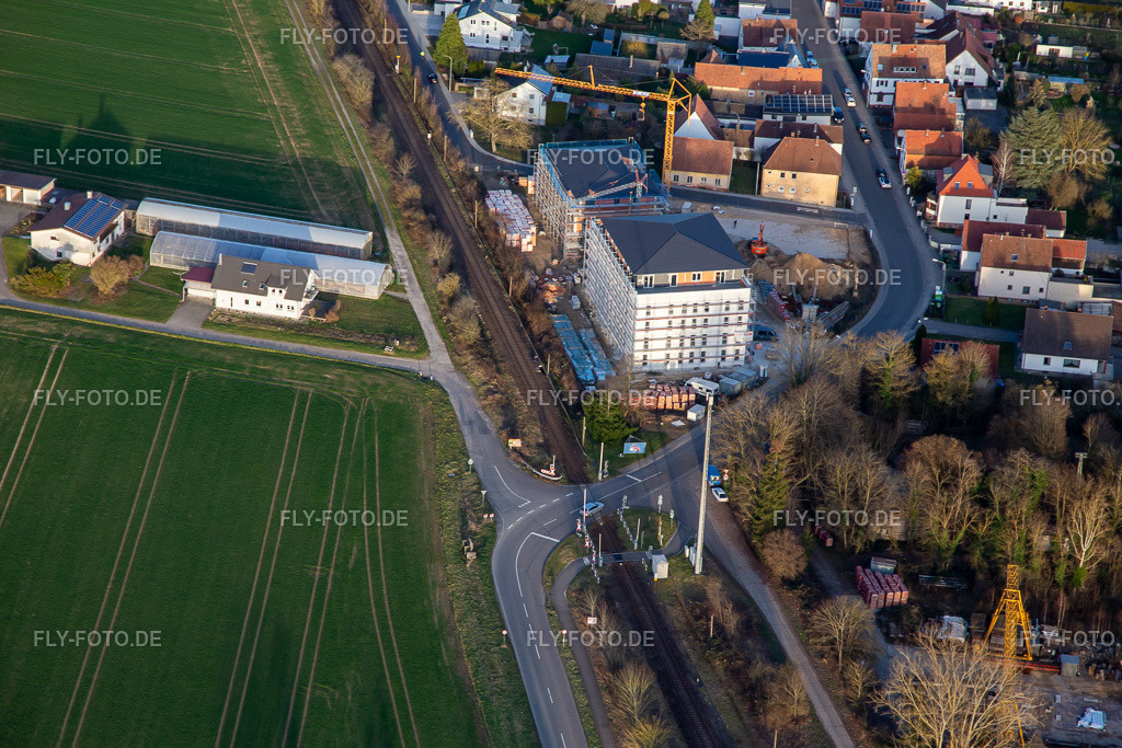Neubau altersgerechter Wohnung am Bahnübergang | Luftbild: Neubau altersgerechter Wohnung am Bahnübergang im Ortsteil Schaidt in Wörth im Bundesland Rheinland-Pfalz in Deutschland. Foto: IMG_136068.jpg vom 21.02.2023 durch ©2025 Werner Riehm fly-foto.de/copyright - Realisiert mit Pictrs.com