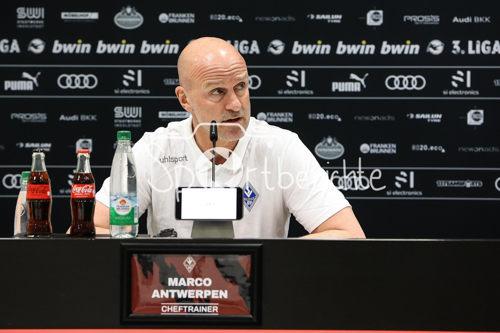 FC Ingolstadt - SV Waldhof Mannheim | Bei der Pressekonferenz nach der Partie zwischen Ingolstadt und Mannheim, Mannheim Trainer Marco ANTWERPEN / Einzelfoto / Freisteller