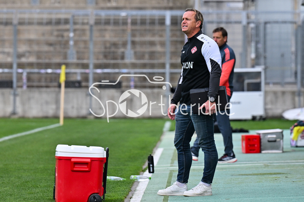 FC Bayern Amateure - FC Würzburger Kickers | im Bild Marc REITMAIER Trainer FC Würzburger Kickers / Einzelfoto / Freisteller / Regionalliga Bayern: FC Bayern Amateure - FC Würzburger Kickers; Grünwalder Stadion am 27.09.2025