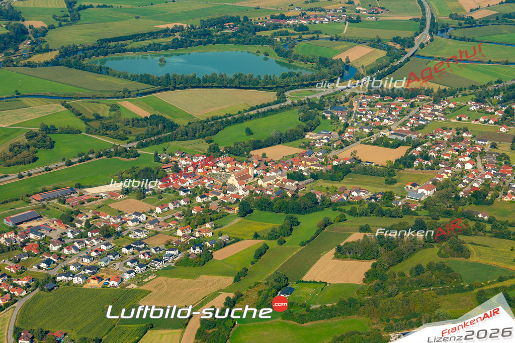 Das Luftbild zeigt : Chammünster Cham - Die Luftaufnahme wurde 2024 vom UL-Flugzeug aus erstellt ( keine Drohne ) - Hochauflösende Luftaufnahme - Für grossformatige Ausdrucke geeignet. Die Geschenkidee !Mit Lizenz und Bildrechte bestellbar