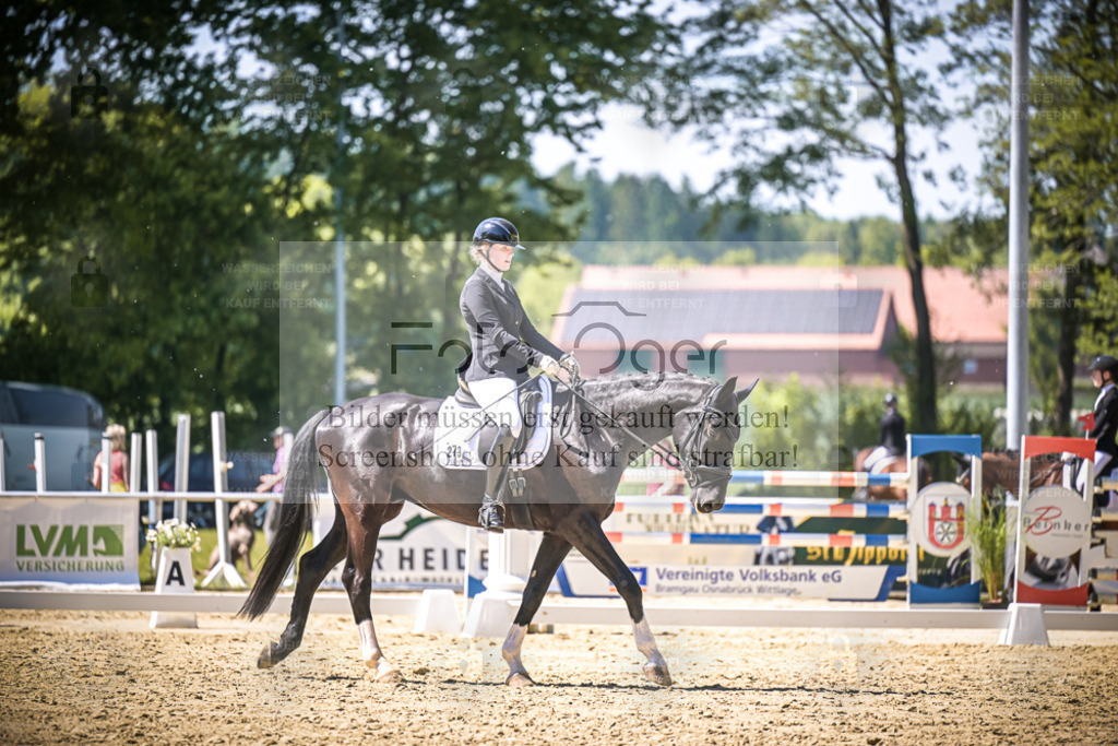 DOS_9357 | Entdecke hochwertige Reitturnierfotos von Foto Oger. Professionell, emotional und authentisch – jetzt Lieblingsmomente im Shop bestellen. - Realisiert mit Pictrs.com