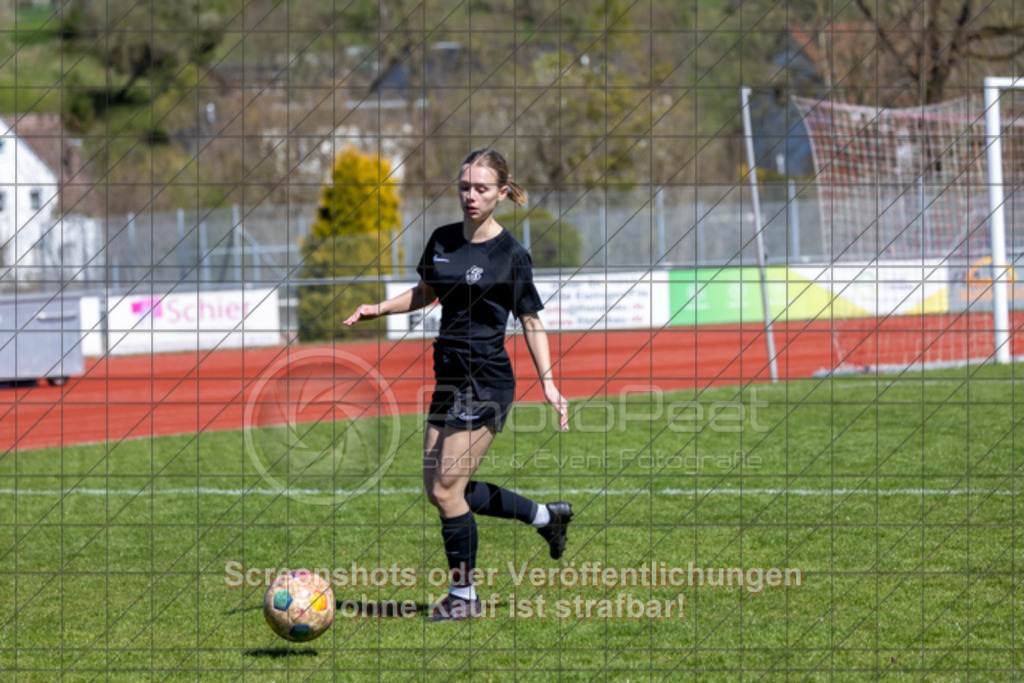 20250406_143927_0423 | #,1.FC Donzdorf (rot) vs. SV Jungingen (schwarz), Fussball, Frauen-Verbandsliga Württemberg, 16. Spieltag, Saison 2024/2025, Rasenplatz Lautertal Stadion, Süßener Straße 16, 73072 Donzdorf, 06.04.2025 - 13:00 Uhr,Foto: PhotoPeet-Sportfotografie/Peter Harich