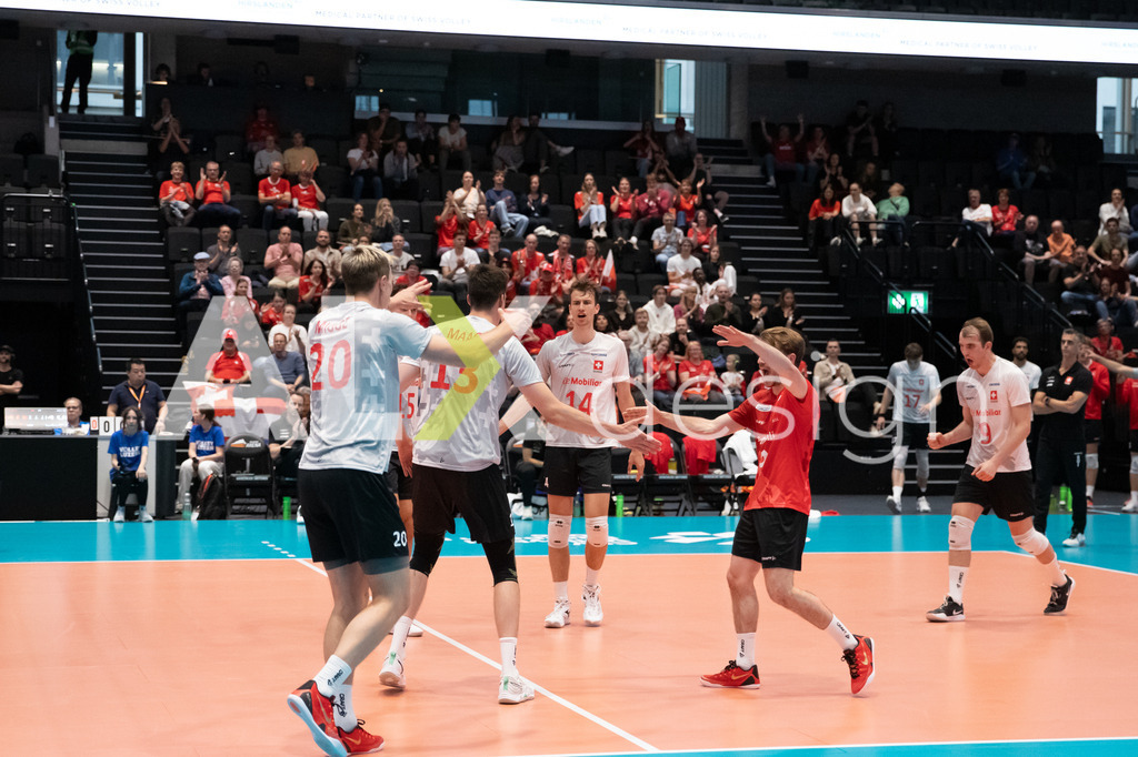 Luxembourg v Switzerland - CEV European League Men | KRIENS, SWITZERLAND - JUNE 12: Team of Switzerland celebrating during the CEV European League match between Luxembourg and Switzerland at Pilatus Arena on June 12, 2026 in Kriens, Switzerland. - Realisiert mit Pictrs.com