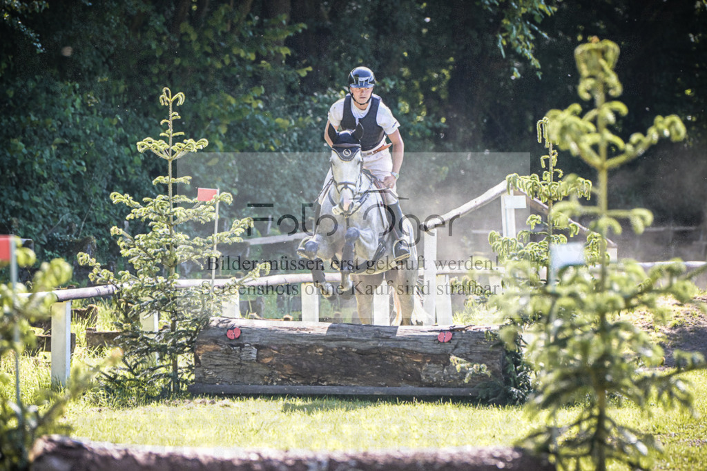 DOS_7203 | Entdecke hochwertige Reitturnierfotos von Foto Oger. Professionell, emotional und authentisch – jetzt Lieblingsmomente im Shop bestellen.Deutschlandweite Turnierfotografie. - Realisiert mit Pictrs.com