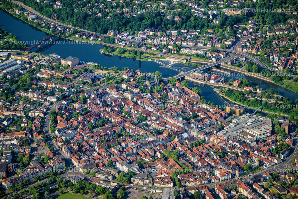 Hameln_Altstadt_ELS_0394050623 | HAMELN 05.06.2023 Altstadtbereich und Innenstadtzentrum in Hameln im Bundesland Niedersachsen, Deutschland. Weiterführende Informationen bei: Stadt Hameln. // Old Town area and city center in Hameln in the state Lower Saxony, Germany. Further information at: Stadt Hameln. Foto: Martin Elsen