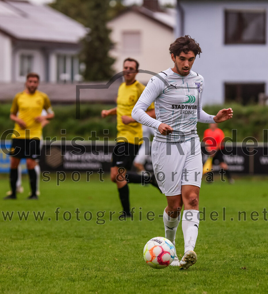 2023-08-09_078_FC_Moosinning_II_gegen_SpVgg_Altenerding | Moosinning, Deutschland, 09.08.2023:
Fußball, Kreisliga 2023 / 2024, 3. Spieltag, FC Moosinning II gegen SpVgg Altenerding, Endergebnis: 1:1

Pedro Flores (SpVgg Altenerding, #6)

Foto: Christian Riedel / fotografie-riedel.net