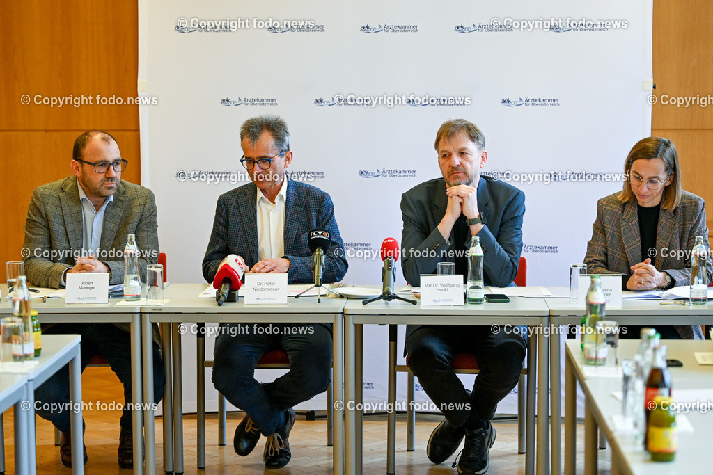 Pressekonferenz Aerztekammer für Ooe_ Aerzteteam sichert Versorgung in Linz Sued_ 22.03.2024-1 | 22.03.2024, Linz, AUT, Pressekonferenz Aerztekammer für Ooe, Aerzteteam sichert Versorgung in Linz Sued, im Bild Albert Maringer (Landesstellenausschuss-Vorsitzender Oesterreichische Gesundheitskasse), Peter Niedermoser (Praesident der Ooe-Aerztekammer), Wolfgang Hockl (Referatsleiter fuer PVE in der Aerztekammer Ooe), Johanna Holzhaider (Kurienobmann-StvIn Niedergelassene Aerzte)