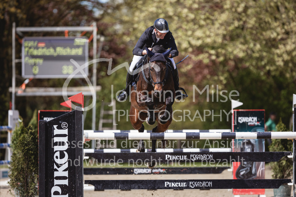 240428_Spenge_M2-Spr-139 | Deine schönsten Turniermomente als professionelle Fotos! Entdecke hochwertige Pferdesport-Fotografie im Online-Shop. Jetzt Fotos finden & bestellen!