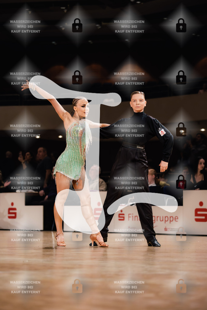 Goldstadtpokal 2025 - WDSF Open Latin Youth 6th (85) Michael Bakscheev _ Julie Meck (Schwarz-Weiß-Club Pforzheim)-2025-01-25-7123 | Webshop for digital downloads and prints of dance sport, event & show photographer Julian Link - Realisiert mit Pictrs.com