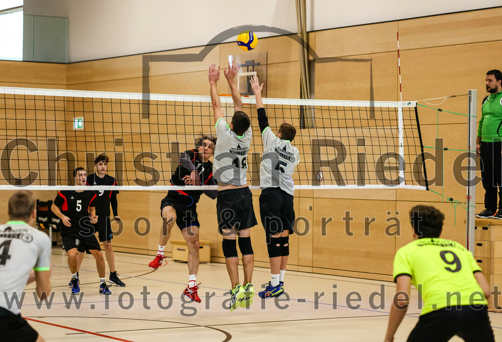 2021-11-27_051_TuS_Oberding_II_gegen_MTV_1881_Ingolstadt_III | Oberding, Deutschland, 27.11.2021:
Volleyball, Kreisliga 2021 / 2022, 5. Spieltag, TuS Oberding II gegen MTV 1881 Ingolstadt III, Endergebnis: 3:2

Corbinian Prell (TuS Oberding, #5), Hayden Lorenz (TuS Oberding, #9), Gregor Bartkowski (TuS Oberding, #11)

Foto: Christian Riedel / fotografie-riedel.net