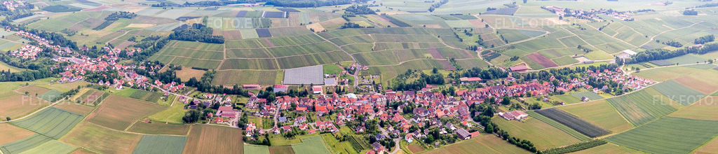 Vue aérienne: Vue panoramique des champs agricoles et des zones utilisables à Steinseltz dans le département Bas Rhin, France. Photo: IMG_100727-Pano.jpg prise le 05/06/2017 par Werner Riehm/FLY-FOTO.euRésolution de l'original: 17129 x 3675 px