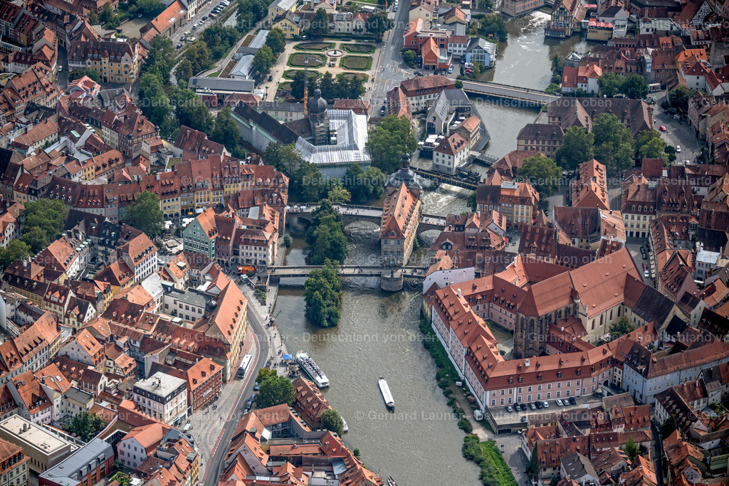 4060215 | BAMBERG 07.09.2021 Altstadtbereich und Innenstadtzentrum am Flusslauf des Linker Regnitzarm in Bamberg im Bundesland Bayern, Deutschland. // Old Town area and city center on Flusslauf of Linker Regnitzarm in Bamberg in the state Bavaria, Germany. Foto: Gerhard Launer