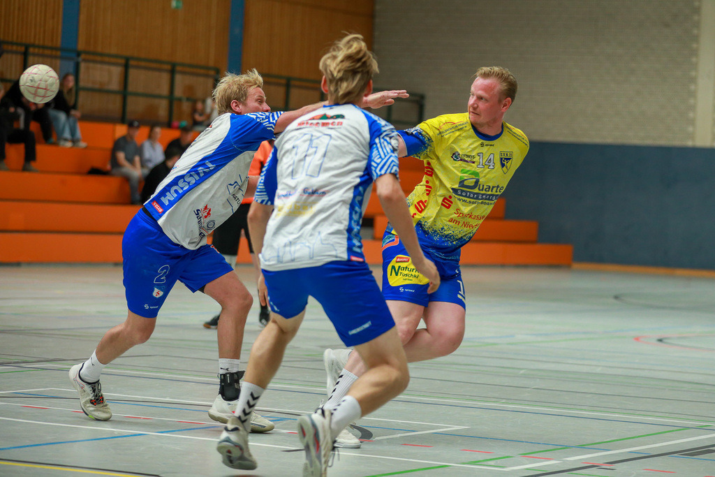 SVN_TVIssum_250426_021 | Bildergalerie von Sport-Ereignissen aber auch von weiteren spannenden Dingen - nicht nur vom Niederrhein. In Anlehnung an den bekannten Spruch von Hanns Dieter Hüsch heißt das Motto: "Niederrhein ist überall".  - Realisiert mit Pictrs.com