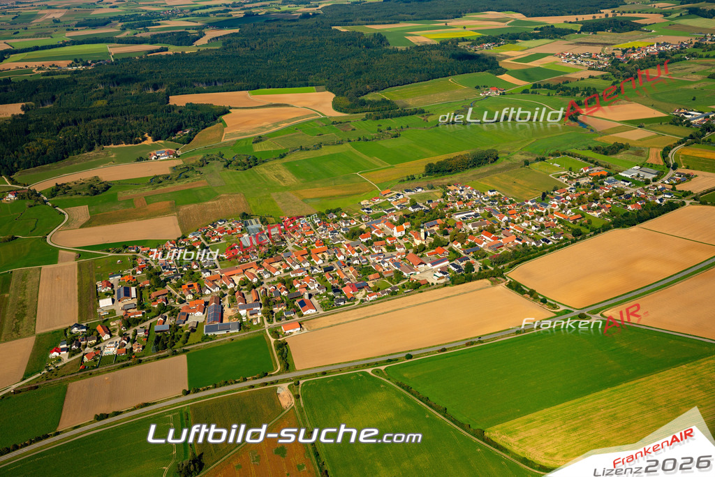 Das Luftbild zeigt : Sallach Geiselhöring - Die Luftaufnahme wurde 2023 vom UL-Flugzeug aus erstellt ( keine Drohne ) - Hochauflösende Luftaufnahme - Für grossformatige Ausdrucke geeignet. Die Geschenkidee !Mit Lizenz und Bildrechte bestellbar