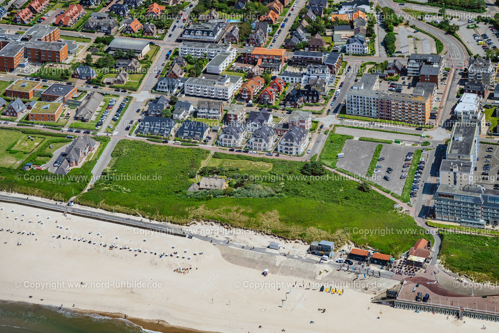 Sylt_Westerland_Brandenburgerstrasse_ELS_4743130625 | WESTERLAND 13.06.2025 Sandstrand- Landschaft entlang des Küsten- Verlaufes " Weststrand " in Westerland auf der Insel Sylt im Bundesland Schleswig-Holstein, Deutschland. // Beach landscape along the " Weststrand " in Westerland at the island Sylt in the state Schleswig-Holstein, Germany. Foto: Martin Elsen