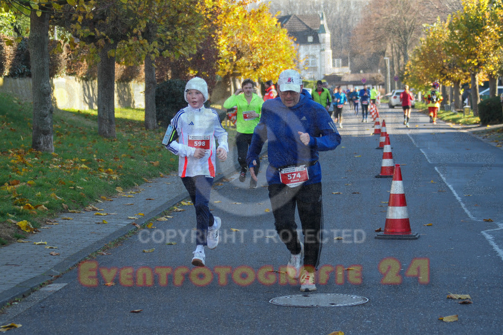 241201_1231_EV4_2791 | Sportfotografie im Rhein-Sieg Kreis, Köln, Bonn, NRW, Rheinland Pfalz, Hessen, etc. Unser Tätigkeitsfeld umfasst den Laufsport vom Volkslauf über den Marathon, Duathlon, Triathon bis zum Ultralauf wie Kölnpfad Ultra oder Schindertrail.