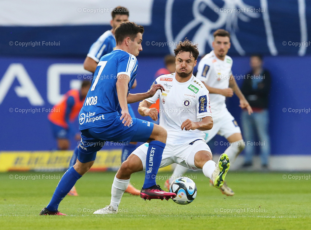 A_LUI_300923_16 | SPORT,FUSSBALL,ADMIRAL BUNDESLIGA BLAU WEISS LINZ-AUSTRIA KLAGENFURT 30.09.2023 IM BILD:CONOR NOSS (BLAUWEISSLINZ) UND SIMON STRAUDI (KLAGENFURT) FOTO:FOTOLUI