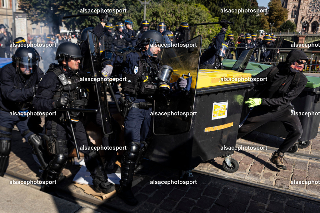 _B7A0163 | manifestation de lycéens à Strasbourg, le 6 octobre 2026, dans le cadre d’un mouvement national de protestation contre les conditions d’apprentissage. - Realisiert mit Pictrs.com