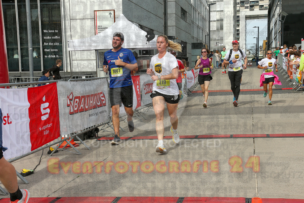 250920_1326_EX1_4600 | Sportfotografie im Rhein-Sieg Kreis, Köln, Bonn, NRW, Rheinland Pfalz, Hessen, etc. Unser Tätigkeitsfeld umfasst den Laufsport vom Volkslauf über den Marathon, Duathlon, Triathon bis zum Ultralauf wie Kölnpfad Ultra oder Schindertrail.