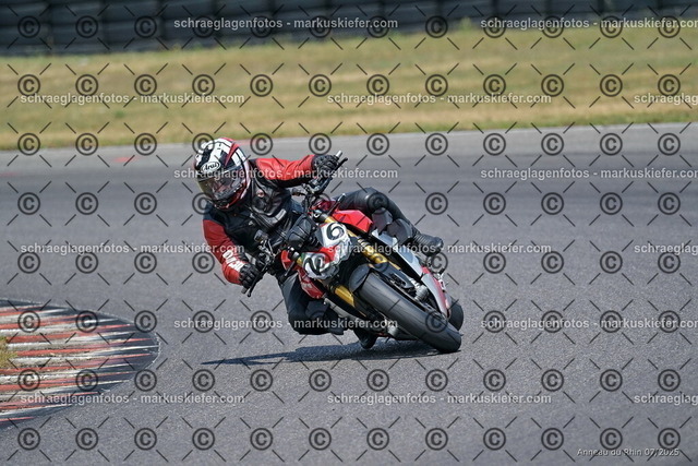25bt04-1326 | markuskiefer.com - Realisiert mit Pictrs.com