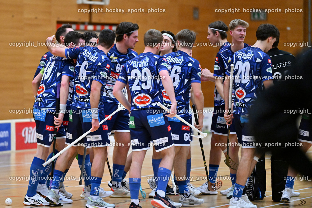 VSV Unihockey  vs. FBK Loka  | Jubel VSV Unihockey Mannschaft, #29 Anze Brajic VSV Unihockey, #66 Jakob Rainer VSV Unihockey, #6 Timo Schmid VSV Unihockey, VSV Unihockey  vs. FBK Loka , VSV Unihockey  vs. FBK Loka  am 25.01.2026 in Villach (Ballspielhalle St. Martin), Austria, (Photo by Bernd Stefan)