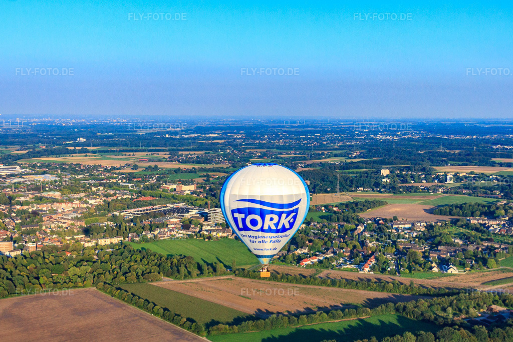 Luftbild: Heisluftballon TORK in Viersen im Bundesland Nordrhein-Westfalen in Deutschland. Foto: IMG_44741.jpg vom 20.08.2011 durch Werner Riehm/FLY-FOTO.de