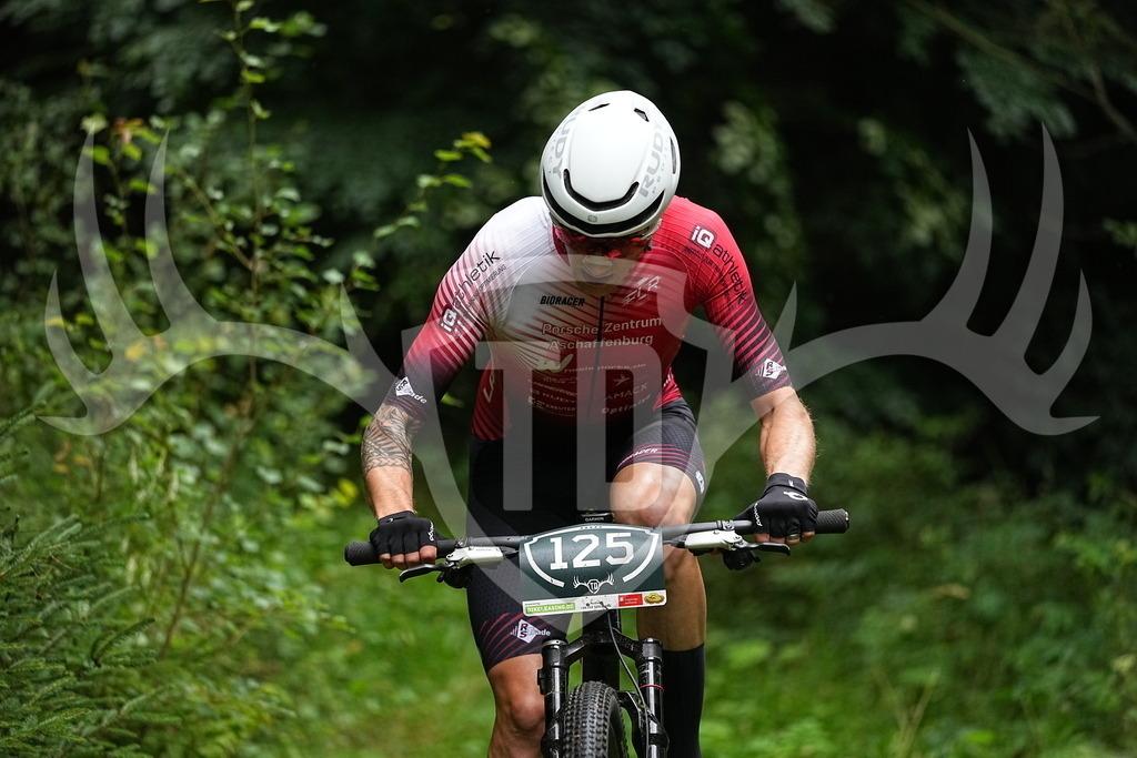 FC109947 | Fotogalerie der Treibjagd im Dunkelwald - Dein MTB Etappenrennen im Erzgebirge - Realisiert mit Pictrs.com