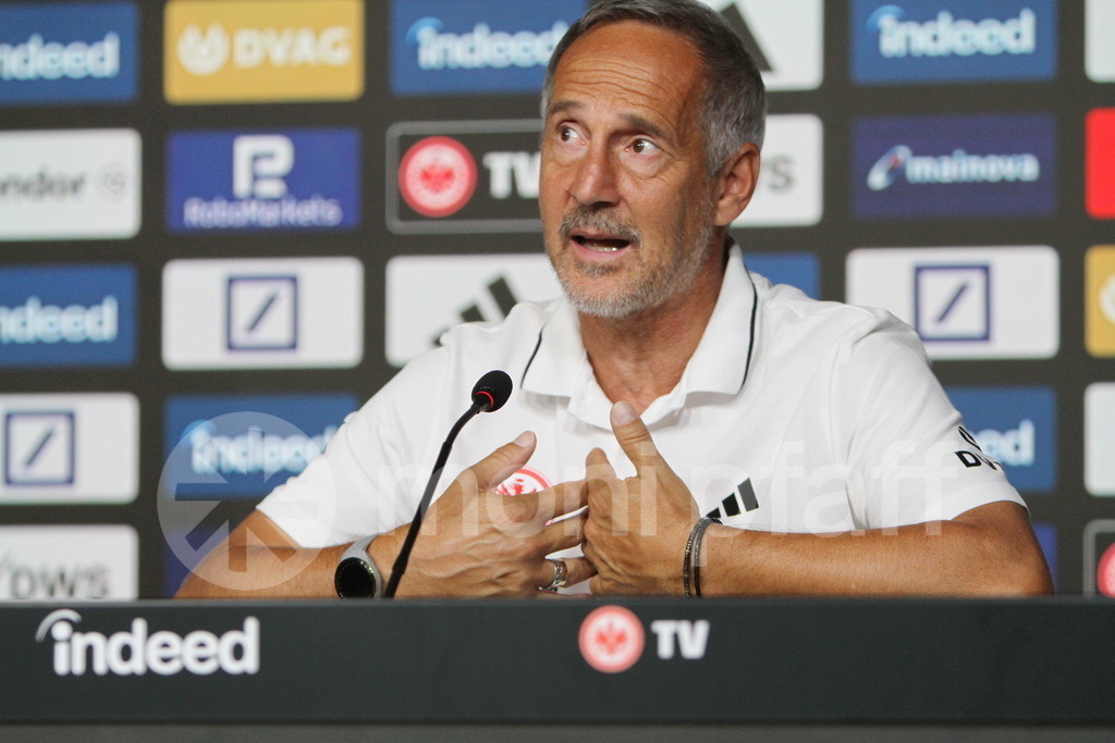Adi_Hütter_Eintracht Frankfurt_Trainer | Adi_Hütter_Eintracht Frankfurt_Trainer - Realisiert mit Pictrs.com