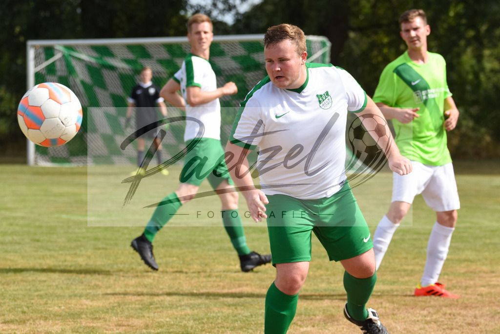 20180812_OHRBEL_0010 | Fußball, Herren:   beim Spiel der 1. Kreisklasse zwischen SV Ohrbeck vs. SVC Belm-Powe II am 12.08.2018 an der Hüggelkampfbahn in Ohrbeck-Hasbergen, Deutschland.(Foto von Nico Paetzel) - Realisiert mit Pictrs.com