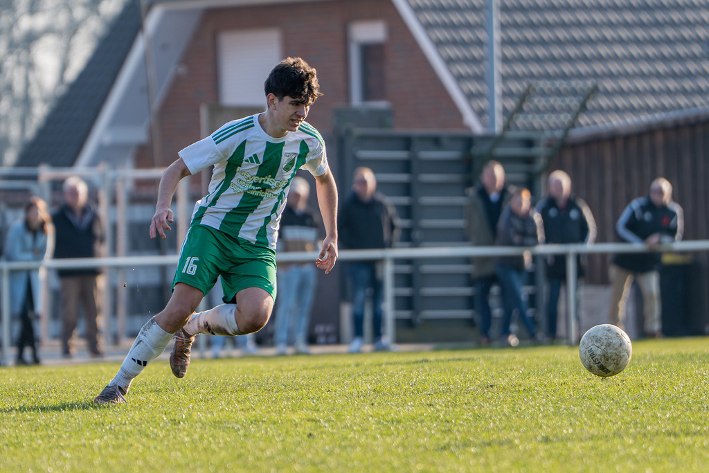 Fußball I Herren I Saison 2025-2026 I Bezirksliga Weser-Ems 4 I 24. Spieltag I TuS Lutten - TuS Frisia Goldenstedt I 13879 | jns.sportfotos - Realisiert mit Pictrs.com