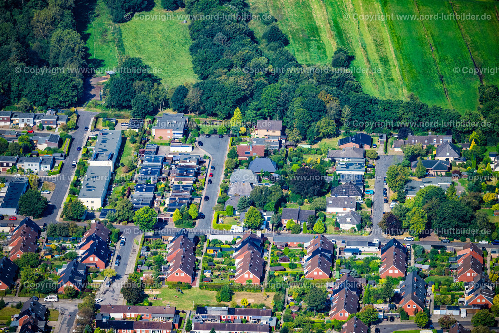 Langen_bei_Bremerhaven_Mittelfeldstrasse_ELS_5393050924 | GEESTLAND 05.09.2024 Wohngebiet einer Einfamilienhaus- Siedlung " Langen " an der Straße Mittelfeldweg in Geestland im Bundesland Niedersachsen, Deutschland. // Residential area of single-family settlement " Langen " on street Mittelfeldweg in Geestland in the state Lower Saxony, Germany. Foto: Martin Elsen
