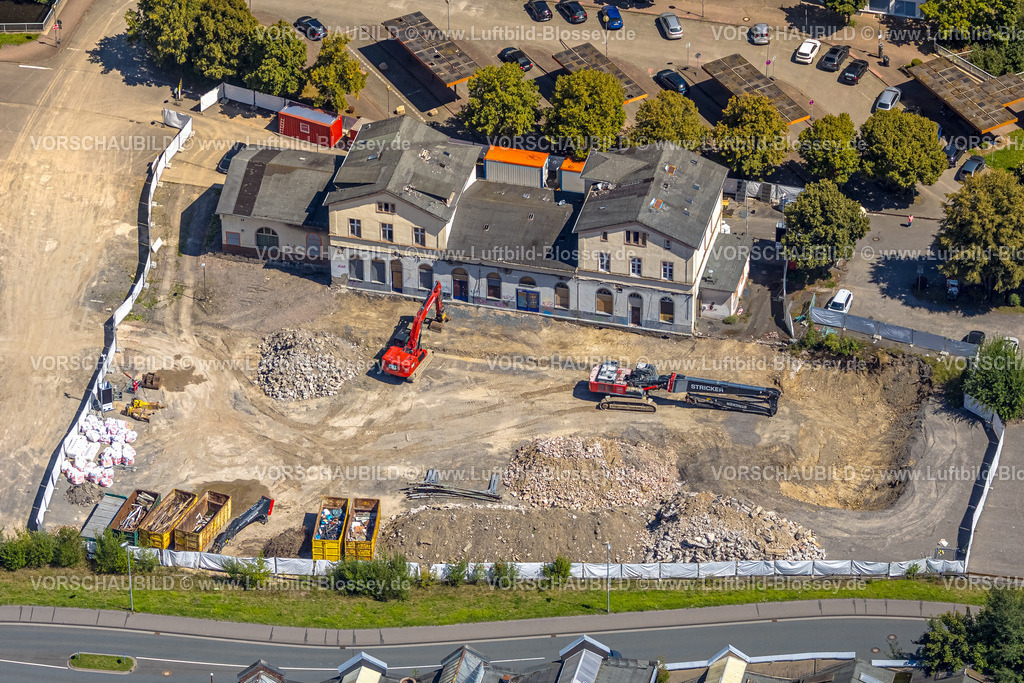 Olpe250810693 | Luftbild, Abriss ehemaliges Bahnhofsgebäude an der Stellwerkstraße, Olpe-Stadt, Olpe, Sauerland, Nordrhein-Westfalen, Deutschland