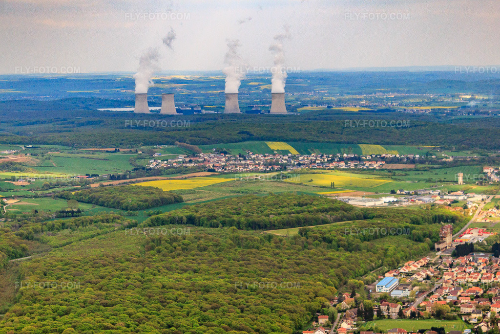 Aerial view: Localities with the CNPE - Center Nucléaire de Production d'Electricite de Cattenom in the east in Entrange in the state Moselle, France. – Photo: IMG_39700.jpg taken on 04/16/2011 by Werner Riehm/FLY-FOTO.com – Resolution of the original: 4584 x 3056 px