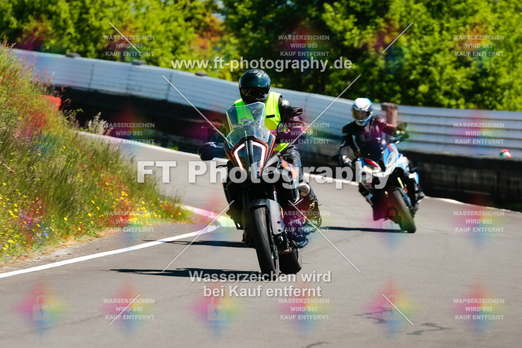 Moto-TeamOBK-22027 | Hier findet Ihr Bilder von Touristenfahrten auf der Nürburgring Nordschleife oder von anderen Veranstaltungen die ich besucht habe. Viel Spass beim Durch Schauen 