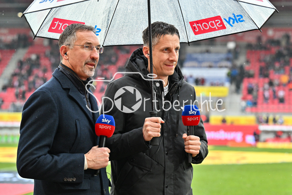 SSV Jahn Regensburg - 1. FC Köln | im bild Achhim BEIERLORZER (links) und Christian KELLER beim Interview mit SKY / 2. Bundesliga: SSV Jahn Regensburg - 1. FC Koen, Jahnstadion am 08.12.2024