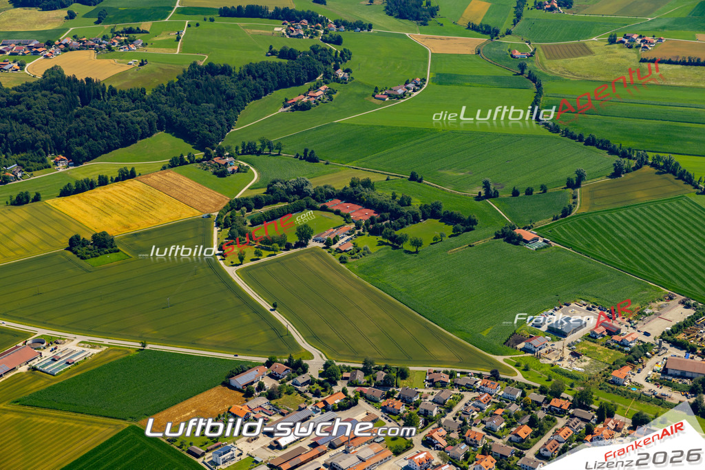 Aktuelles Luftbild von  Steinhöring - Die Luftaufnahme wurde 2022 mittels UL-Flugzeug erstellt ( keine Drohne ) - hochauflösende Kamera-Systeme von  Canon -Beste Qualität - Für grossformatige Ausdrucke geeignet. Die Geschenkidee !