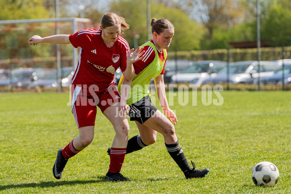 Fußball I Frauen I Saison 2025-2026 I Bezirksliga Weser-Ems Mitte I 17. Spieltag I SV RW Visbek - SG Damme-Lembruch I 11753 | jns.sportfotos - Realisiert mit Pictrs.com