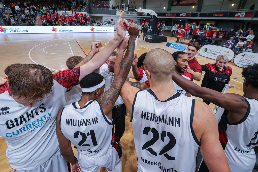 Pro A BAYER GIANTS vs Eisbären Bremerhaven-75 | Fotos von Basketballspielen aus dem Raum NRW fotografiert von Gero Mueller-Laschet und Daniel Schaefer - Realisiert mit Pictrs.com