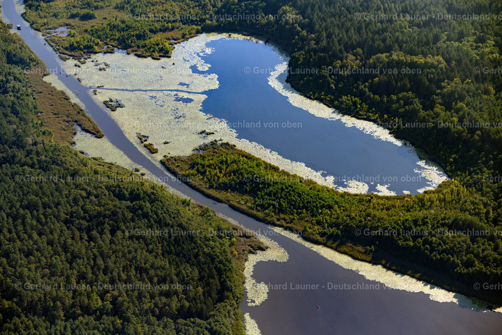 4062306 | ROGGENTIN 08.09.2021 Blick auf eine Seenlandschaft in Roggentin im Bundesland Mecklenburg-Vorpommern. Zu sehen sind die von einer Waldlandschaft umgebenen Seen Mössel (vorne),Leppinsee (mittig) und Woterfitzsee (hinten). // View of a seascape in Roggentin in the state Mecklenburg-West Pomerania. Foto: Gerhard Launer