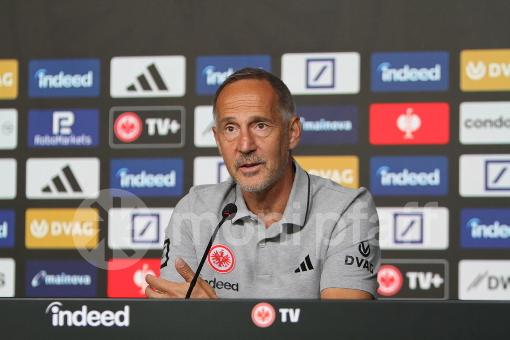 Eintracht Frankfurt Trainer Adi Hütter | Online-Shop | monipfaff.de - Realisiert mit Pictrs.com