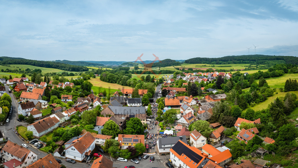 800 Jahre Vollmerz Sonntag Pano | luftbild-osthessen - Realisiert mit Pictrs.com