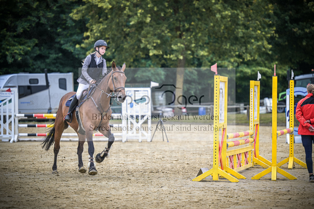 DOS_2124 | Entdecke hochwertige Reitturnierfotos von Foto Oger. Professionell, emotional und authentisch – jetzt Lieblingsmomente im Shop bestellen.Deutschlandweite Turnierfotografie. - Realisiert mit Pictrs.com