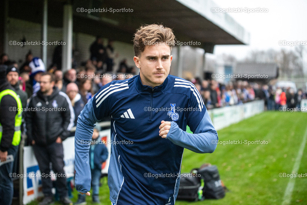 Fussball, Niederrheinpokal, SV Sonsbeck - MSV Duisburg, 16.11.2025, Willy-Lemkens-Sportpark | 16.11.2025, Fussball, Niederrheinpokal, SV Sonsbeck - MSV Duisburg: Patrick Sussek (MSV Duisburg #37)  - Realisiert mit Pictrs.com