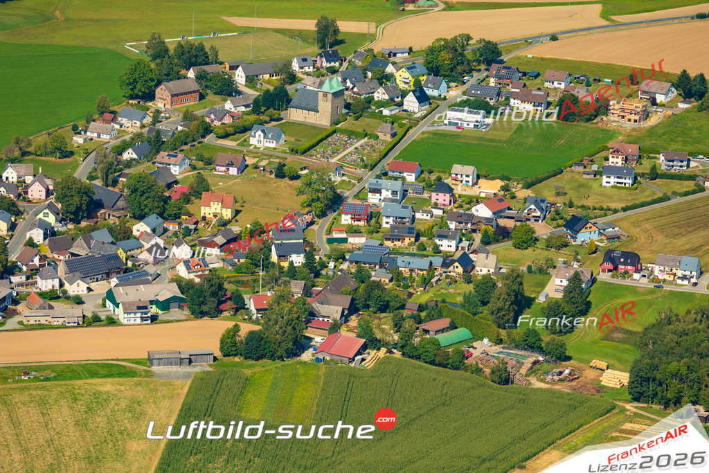 Luftaufnahme Hohenberg Marktleugast - Die Luftaufnahme wurde 2025 vom UL-Flugzeug heraus erstellt ( keine Drohne ) - Hochauflösende Luftaufnahme - für professionelle Ausdrucke geeignet. Die Geschenkidee !Mit Lizenz und Bildrechte bestellbar