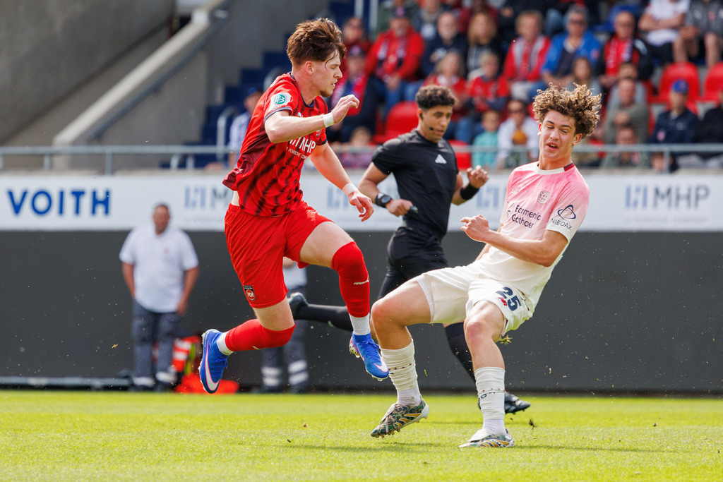 20260503-U19_FCH-LEV_031 | 1.FC Heidenheim 1846 vs. Bayer 04 Leverkusen, Fußball, U19, A-Junioren, NWL, U19-DFB-Nachwuchsliga, 2025/2026, Achtelfinale, 03.05.2026 in Heidenheim, Voith Arena(Foto: Michael Bulling) - Realisiert mit Pictrs.com