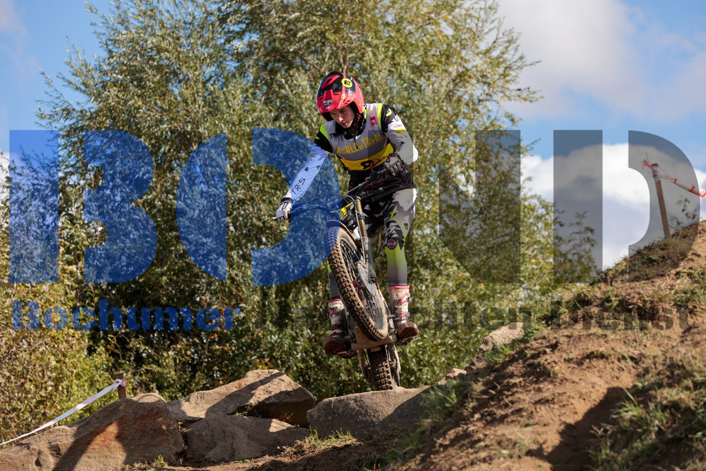 SES_DMTRIA20240929-4 | bond - Realisiert mit Pictrs.com