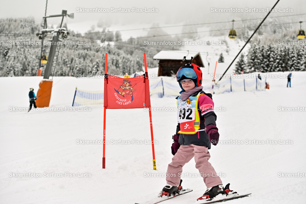SRF_20.02.2026_0368 | Skirennfotos,Serfaus,Fiss,Ladis,Kinderskirennen,Winter,Tirol,Oberland,skirace,SFL,feelfree,weil wir's genießen,ski,Ski,skifahren,Sonnenplateau, - Realisiert mit Pictrs.com