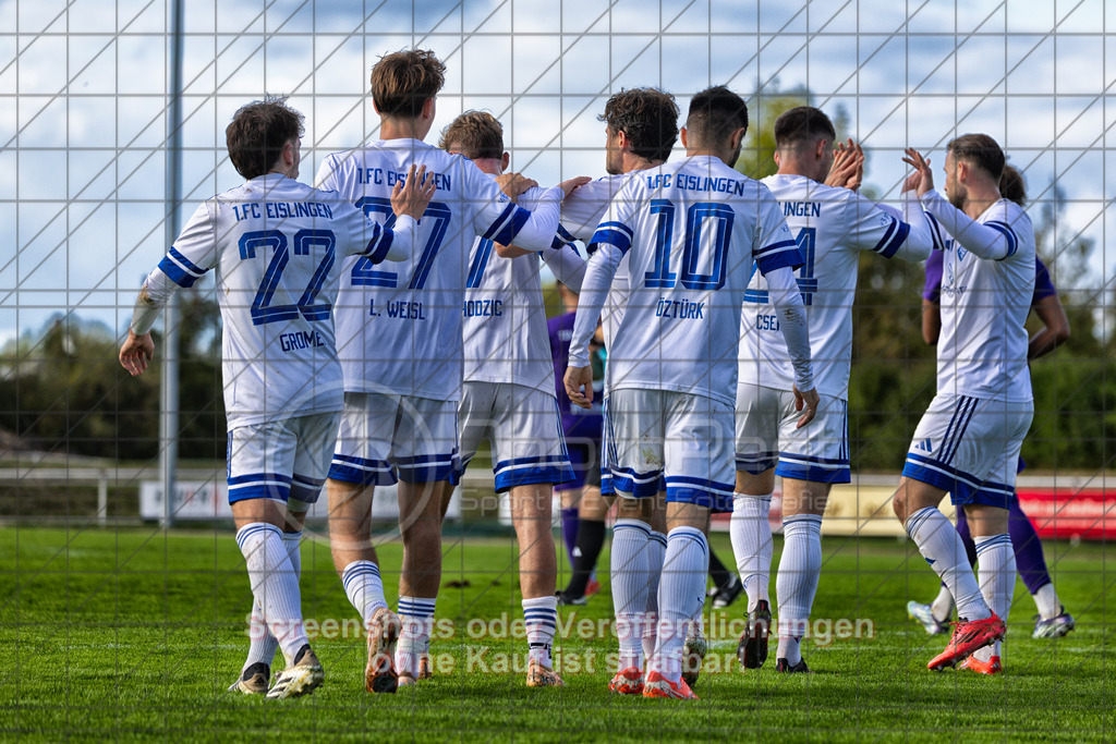 20261010_155508_0041-Bearbeitet_(c)_by_PhotoPeet | #,1.FC Eislingen (weiß) vs. TSV Bernhausen (lila), Fussball, Landesliga 2 - wfv, 11. Spieltag, Saison 2026/2027, Rasenplatz, Eichbachstation, Haldenstraße, 73054 Eislingen, 10.10.2026 - 15:30 Uhr,Foto: PhotoPeet / Sport- &amp; Eventfotografie / Peter Harich
